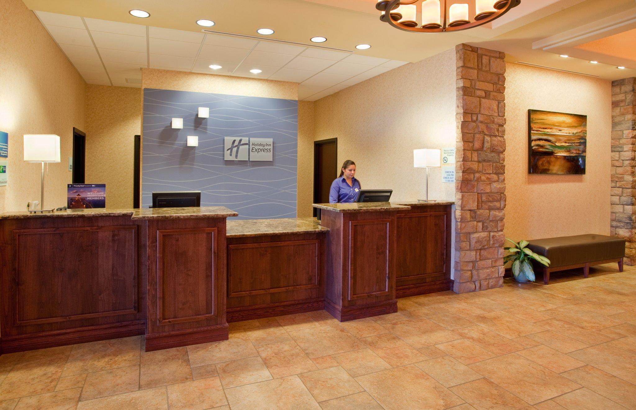 Holiday Inn Express & Suites Gallup East By Ihg Exterior photo