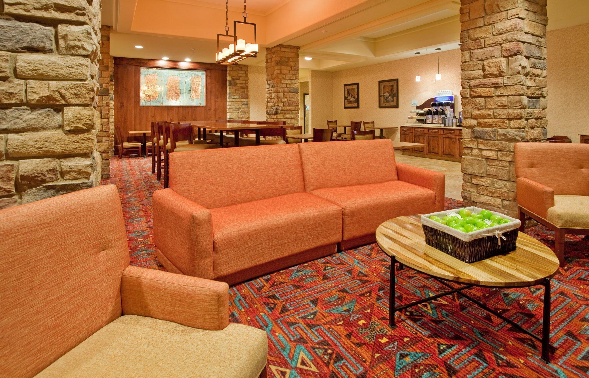 Holiday Inn Express & Suites Gallup East By Ihg Exterior photo